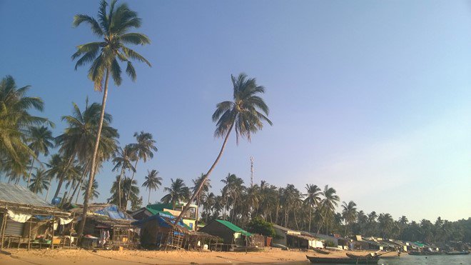 Làng chài ở Hòn Thơm. Làng chài ở Hòn Thơm.